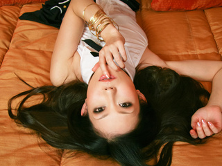 Yui Komine, the Sexy Schoolgirl in Bed